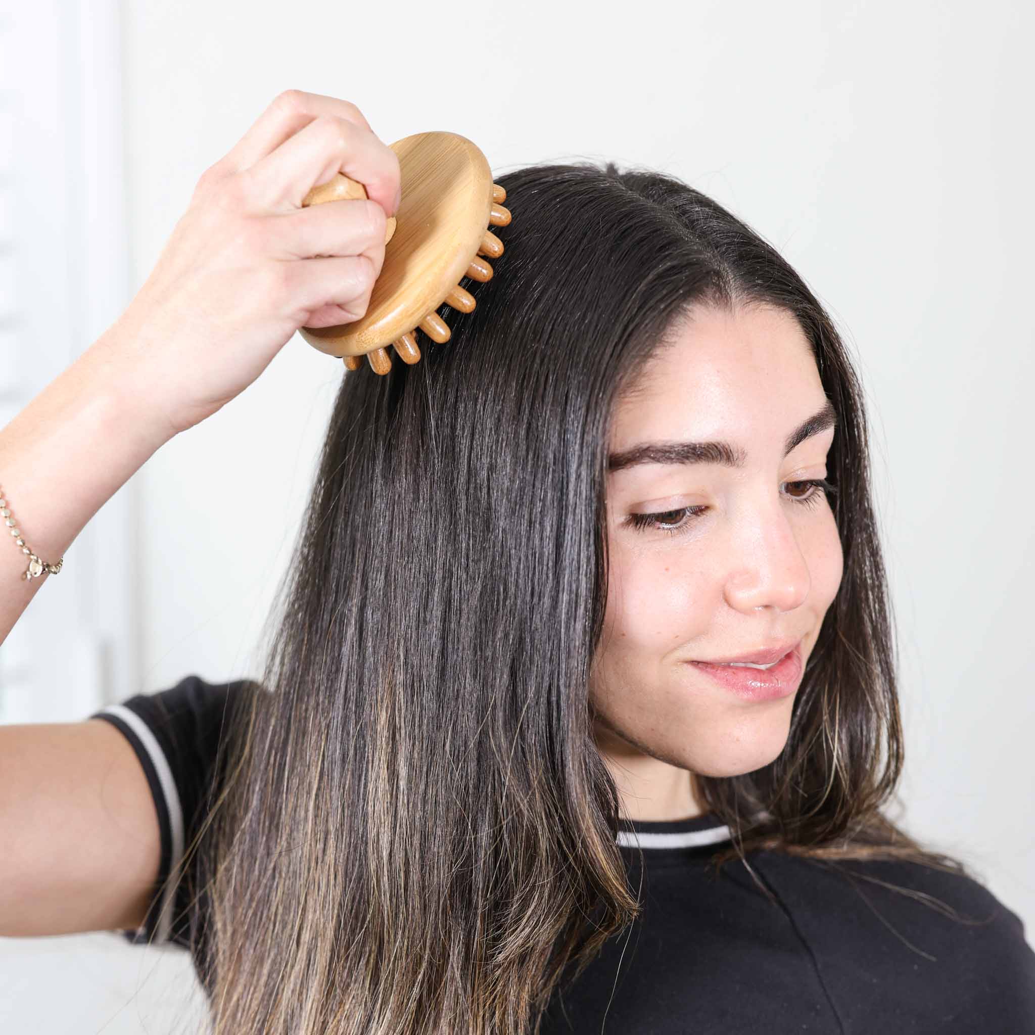 Bamboo Stimulating Scalp Massager – Natural Scalp Cleanser & Circulation Tool